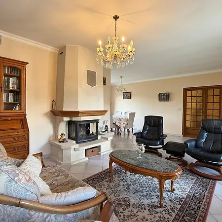 Maison Familiale Proche Plages Et Commerces Avec Jardin - Fr-1-778-48