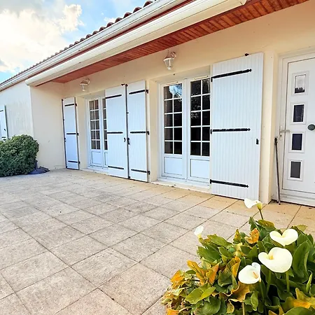 Holiday home Maison Familiale Proche Plages Et Commerces Avec Jardin - Fr-1-778-48 *