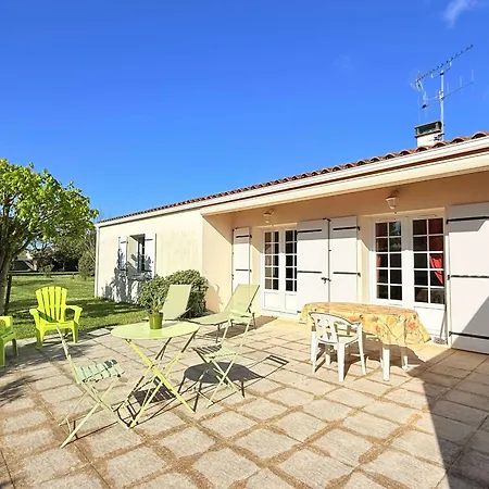 Holiday home Maison Familiale Proche Plages Et Commerces Avec Jardin - Fr-1-778-48